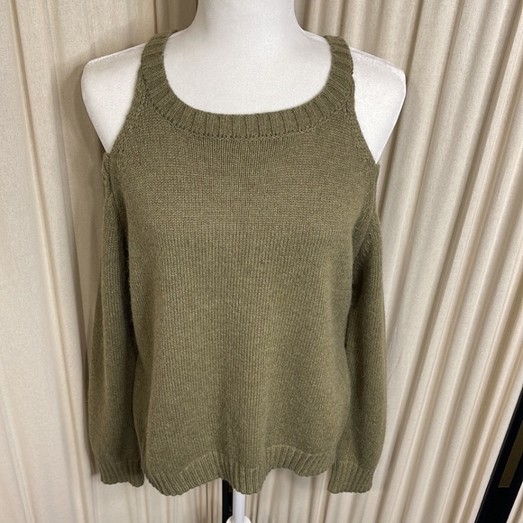 EUC- ELAN- WARM KNITTED GREEN COLD SHOULDER OVERSIZED SWEATER SIZE SMALL - Picture 2 of 13